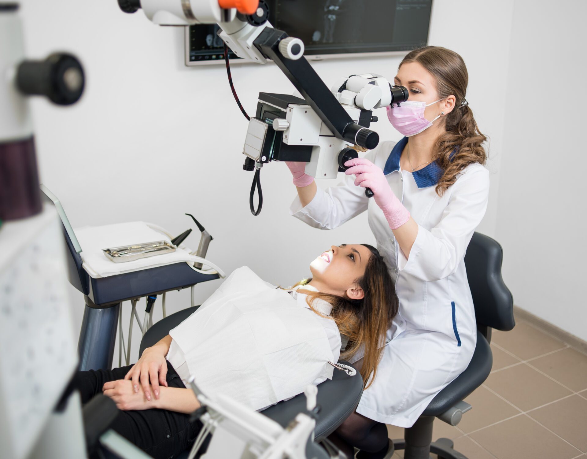 Emergency Dentist looking at women's teeth in Bradenton FL